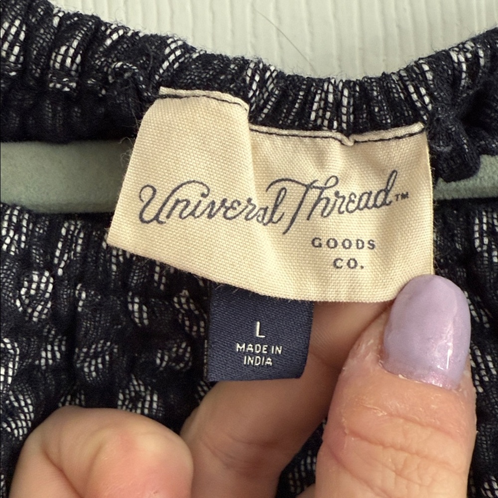 Universal Thread Navy Patterned Blouse - Picture 2 of 3